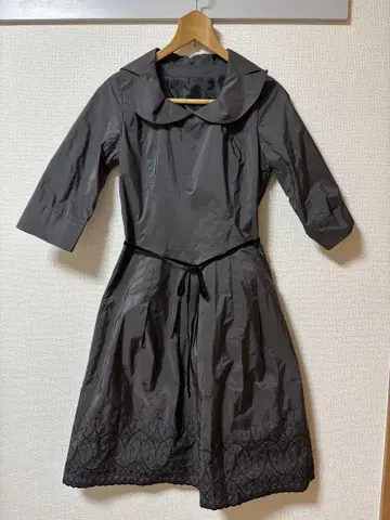 벨루치 인터내셔널 그레이 카라 A라인 원피스