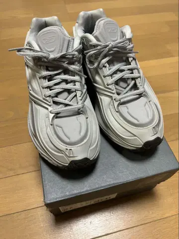 Reebok LTD premier road modern Silver