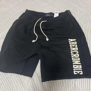 새상품 Abercrombie & Fitch 블랙 숏팬츠 L 사이즈