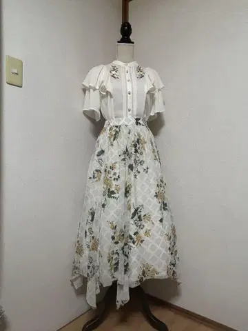 미사용 새상품 axes femme 믹스 후르츠 자수 블라우스