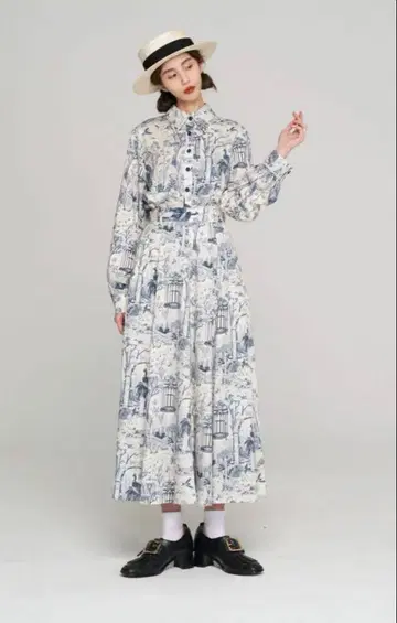 Tnewties 공작이 뒷마당에 있는 스커트 (blue)