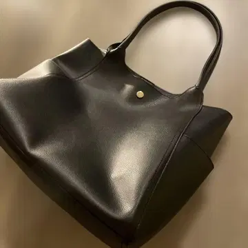 Opaque Clip 블랙 숄더백