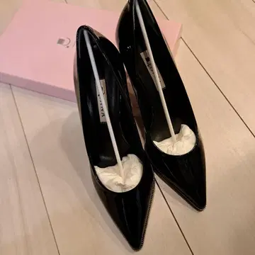 미사용 새상품 DIANA(다이애나) 에나멜 펌프스 23cm