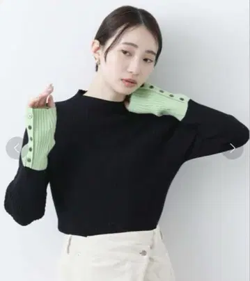 리브 보틀넥 소매 바이컬러 니트 택 포함 새상품