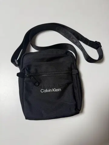 Calvin Klein 블랙 숄더백