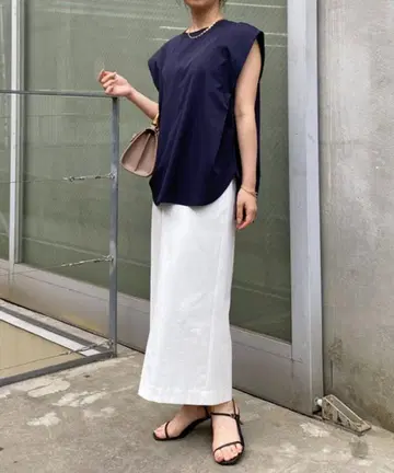 콜라주 갈리아르다갈란테 턱 슬리브리스 T셔츠 네이비