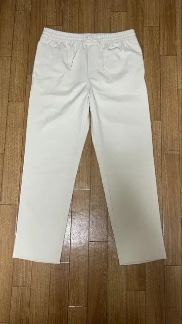 새상품 미사용 ZARA 화이트 이지 슬랙스 사이즈 L