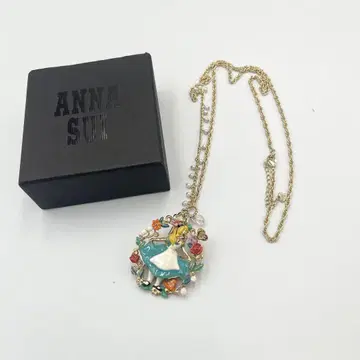 ANNA SUI x Disney 원더랜드 앨리스 목걸이 브로치