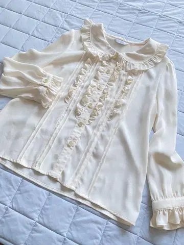 아이보리 프릴 시폰 블라우스