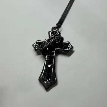 블랙 크로스 펜던트 목걸이