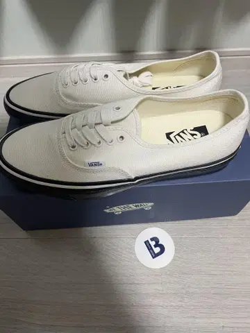 VANS Lx Authentic 44 화이트 블랙
