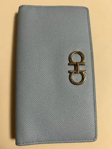 FERRAGAMO 라이트 블루 반지갑 박스 포함