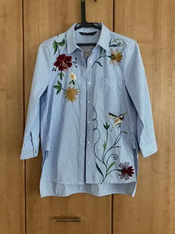[새상품급] ZARA WOMAN 자수 스트라이프 셔츠 S