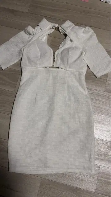 화이트 바디콘 드레스 숏 슬리브