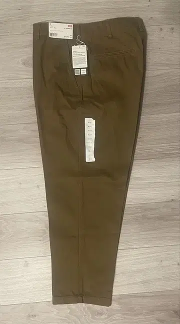 Uniqlo U 와이드 핏 테이퍼드 앵클 치노 택 포함 새상품 W82