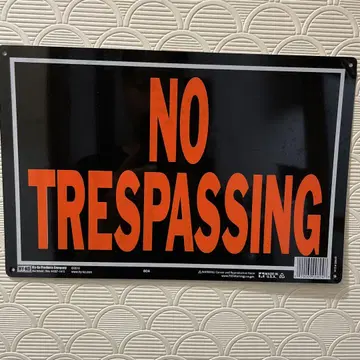 미국 잡화 간판 NO TRESPASSING 사인