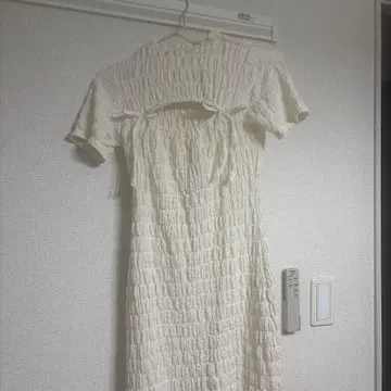 다리치 아이보리 프릴 반팔 원피스