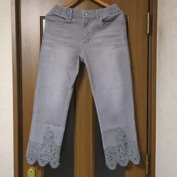 [새상품] 앤드러브 밑단 하트 레이스 데님 팬츠