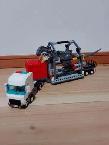 LEGO 쥬라기 75918 T-렉스의 추적 개조 테리지노사우루스 운반차