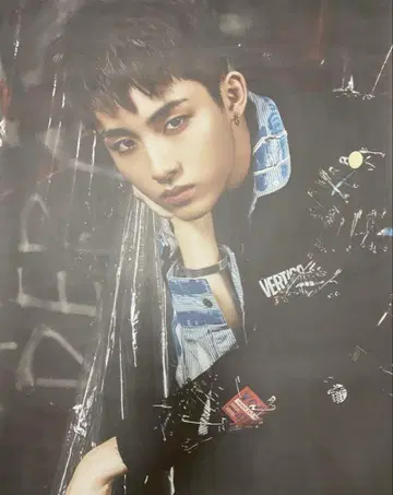 Awaken The World 윈윈 포스터