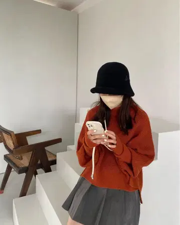 Build Neck Knit