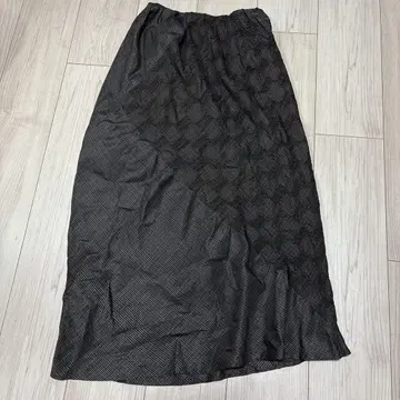요건 레일 실크 비대칭 롱 스커트
