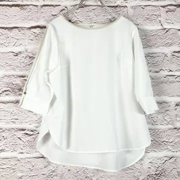 r292 IKKA LOUNGE 화이트 5부 소매 셔츠 뒤트임 디자인 M