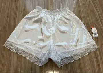 화이트 M 사이즈 플레어 팬츠 브라이덜 이너 (하) 숏팬츠