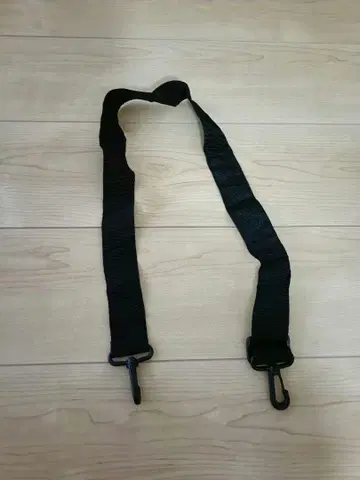블랙 숄더 스트랩
