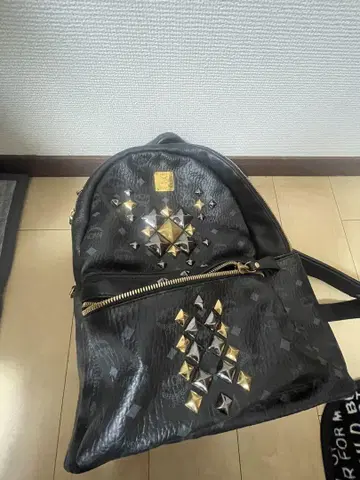 MCM 블랙 스터드 백팩 정품