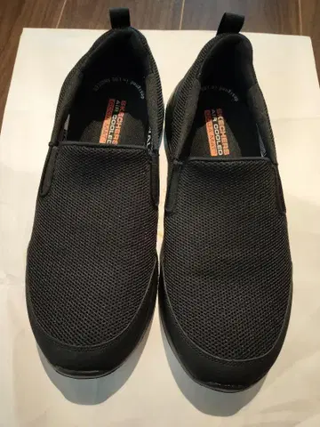 Skechers 블랙 슬립온 25cm