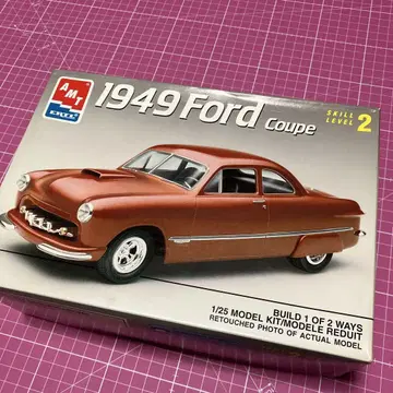 1949 Ford Coupe 1/25 스케일 모델 키트