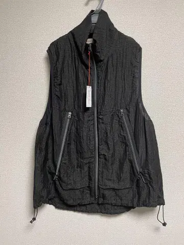 barbell object UNEVEN VEST