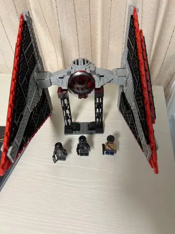 LEGO 스타워즈 카일로 렌의 TIE 파이터 75272