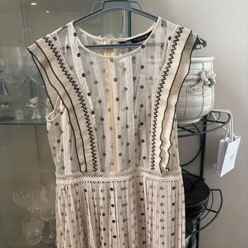 컨디션 최상 ZARA 도트 무늬 베이지 원피스 S 사이즈