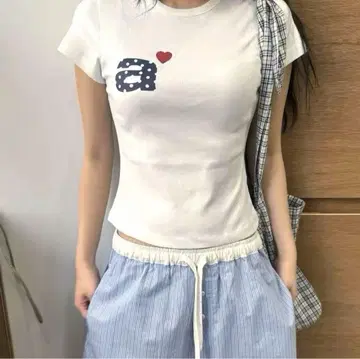 AEAE 화이트 반팔 티셔츠 하트 도트
