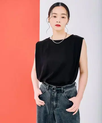 완판템 LEPSIM 박스 턱 슬리브리스 블랙 블랙
