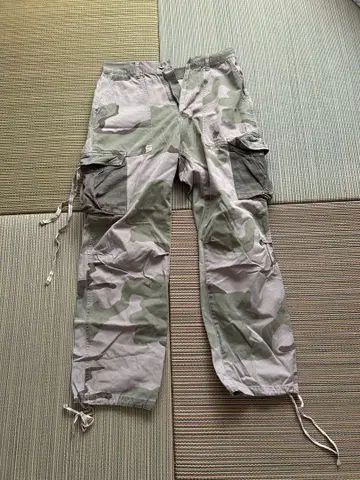 카모플라쥬 카고 팬츠 사이드 포켓 포함