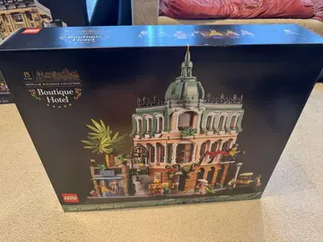 LEGO Boutique Hotel 10297
