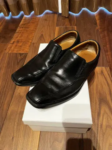 클락스 로퍼 슬립온