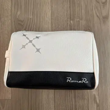 [미사용 새상품] RomaRo 화이트 블랙 지퍼 파우치