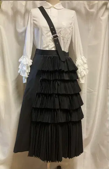 느와르 케이니노미야 원스트랩 스커트 S 새상품