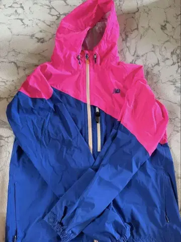뉴발란스 바람막이 L 사이즈