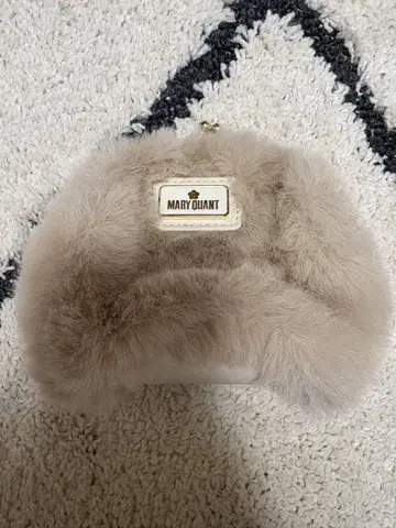 MARY QUANT 베이지 퍼 파우치
