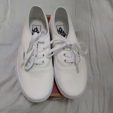 VANS 어센틱 화이트 스니커즈 가죽