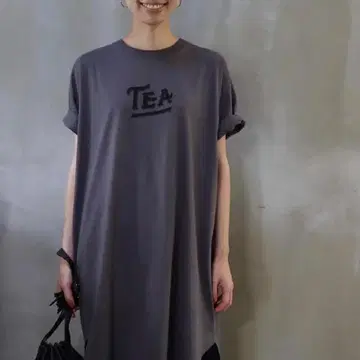 망상 카페 TEA 셔츠 롱 카키 허그아워