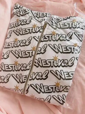 [미사용 새상품] WESTival 투어 굿즈 후드티