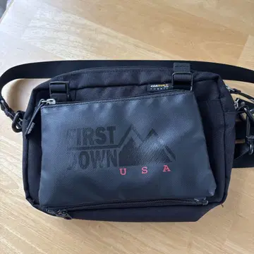 FIRST DOWN USA 숄더백 블랙