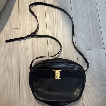 Ferragamo 숄더백 블랙