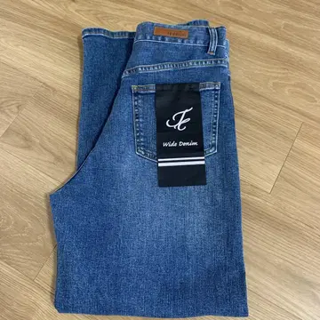 새상품 와이드 실루엣 데님 팬츠